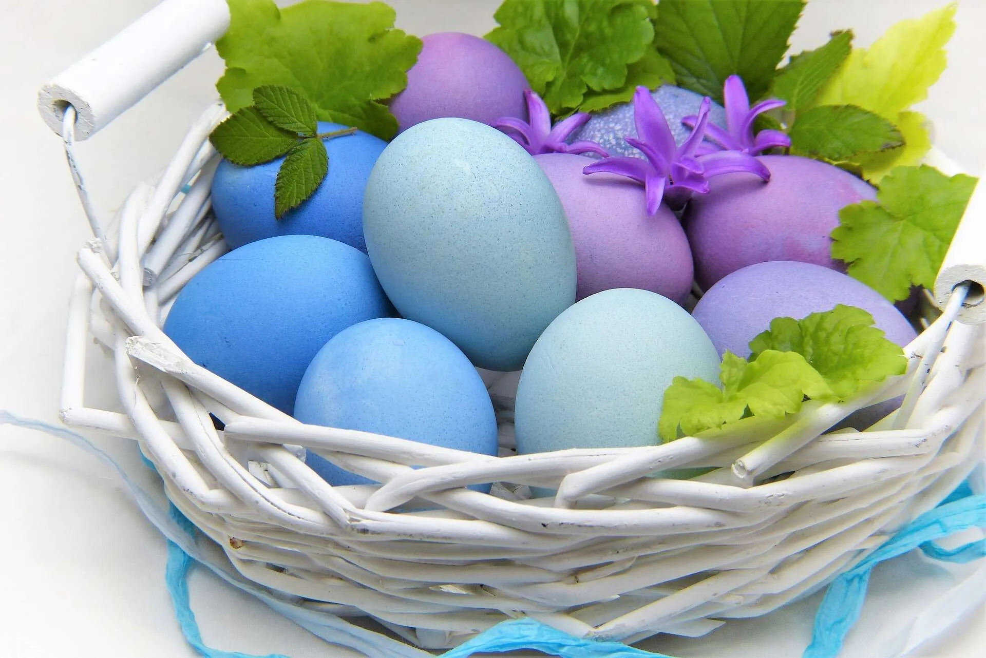 Wielkanoc - historia zajączka i jego kolorowych pisanek...
